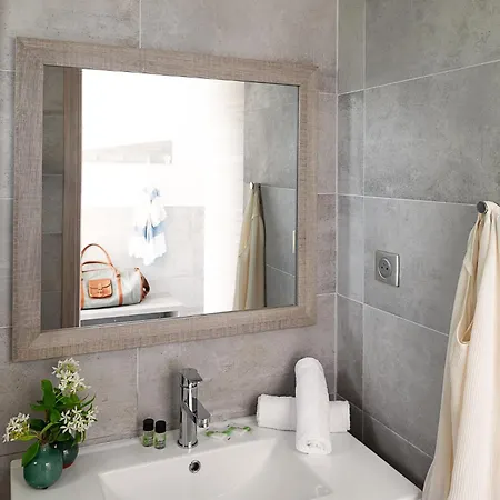 Отель Hotel-restaurant Marina Di Lava - Grand Ajaccio