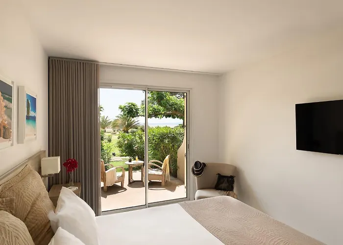 Hotel-restaurant Marina Di Lava - Grand Ajaccio Hotel